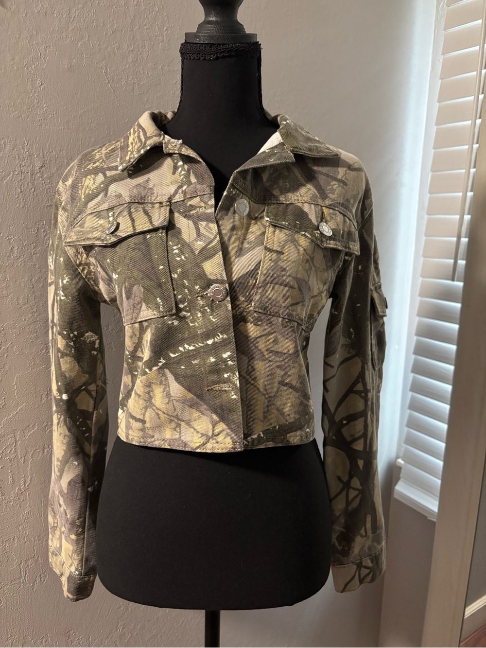 Cropped Camouflage Utility Jacket - Olive Green